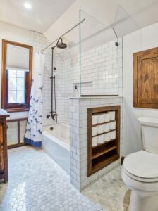Bathtub with Pony Wall